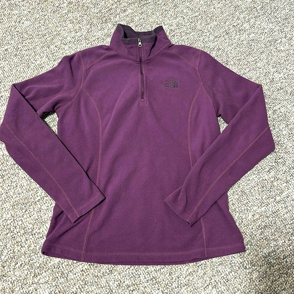 North face size S/P fleece quarter zip. Nice and cozy warm. Beautiful color.